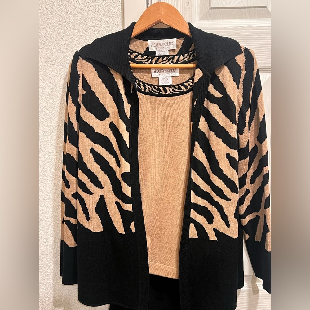 Brownstone Studios size 8, 3 PC knit set Women's Cardigan set Beige/Blk used